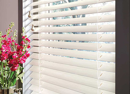 Close-up photo of Hunter Douglas Parkland Woods Blinds with pink flowers.